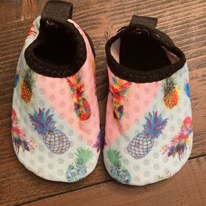 JIASUQI Baby Water Shoes in cute pineapple print U.S. Size: 6-12 months VGUC 🍍